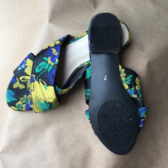 Anthropologie Seychelles Floral Brocade Sandals 7 - Picture 2 of 8